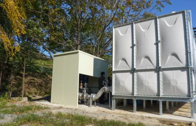 노란 수영복에 섹시한 몸매 어필하는 존예 처자