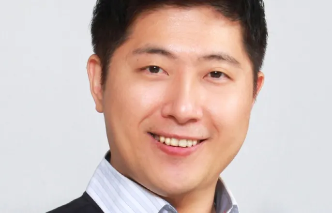 노란 수영복에 섹시한 몸매 어필하는 존예 처자