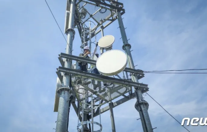 노란 수영복에 섹시한 몸매 어필하는 존예 처자