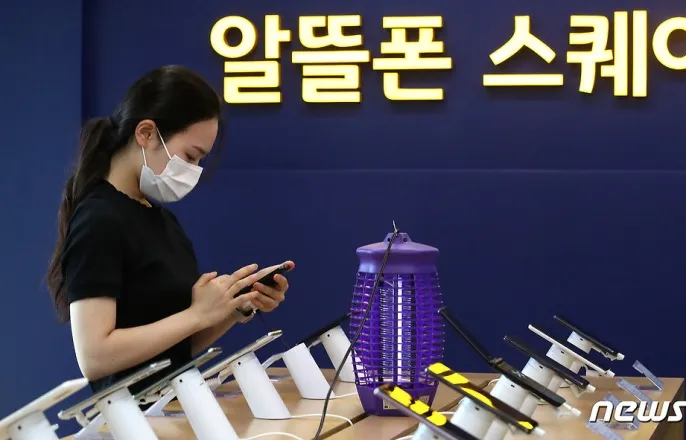 노란 수영복에 섹시한 몸매 어필하는 존예 처자