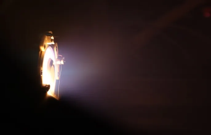 노란 수영복에 섹시한 몸매 어필하는 존예 처자