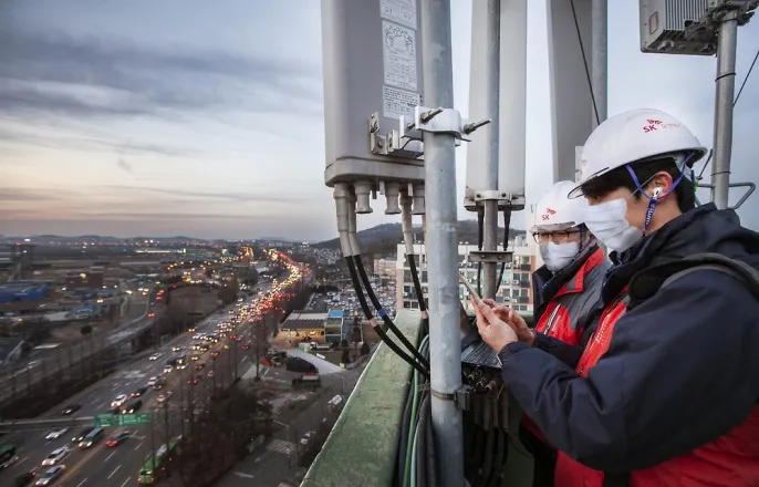 노란 수영복에 섹시한 몸매 어필하는 존예 처자