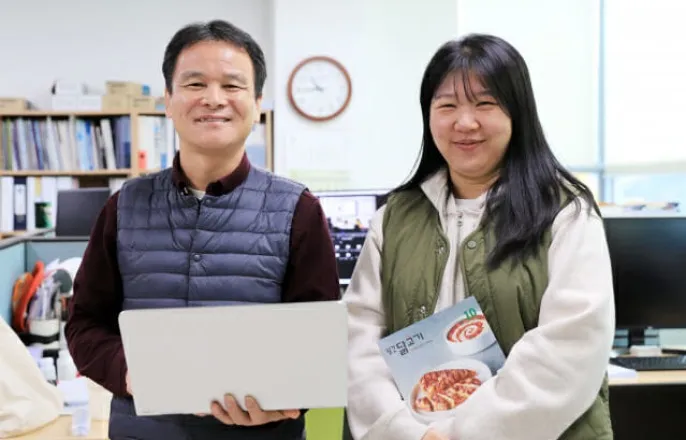 노란 수영복에 섹시한 몸매 어필하는 존예 처자