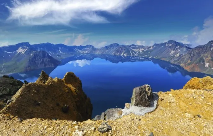 노란 수영복에 섹시한 몸매 어필하는 존예 처자