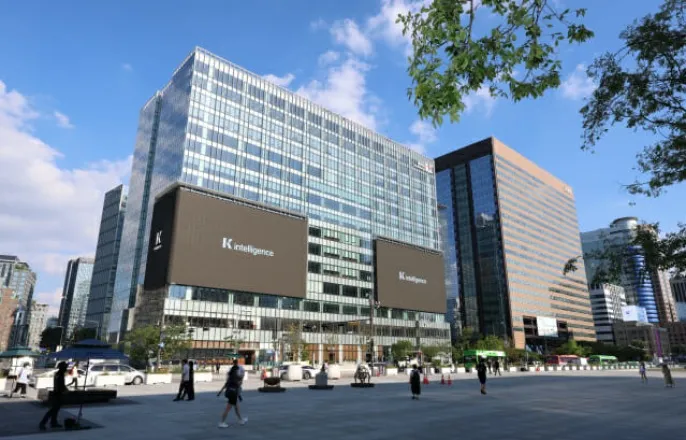 노란 수영복에 섹시한 몸매 어필하는 존예 처자