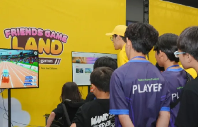 노란 수영복에 섹시한 몸매 어필하는 존예 처자