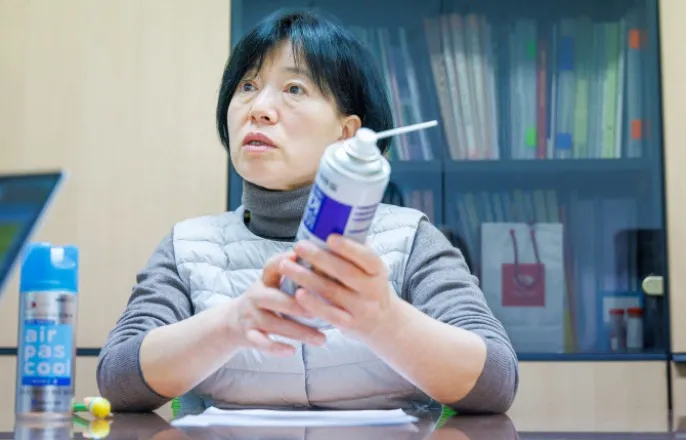 노란 수영복에 섹시한 몸매 어필하는 존예 처자