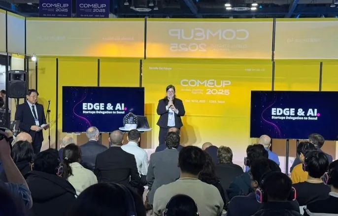 노란 수영복에 섹시한 몸매 어필하는 존예 처자