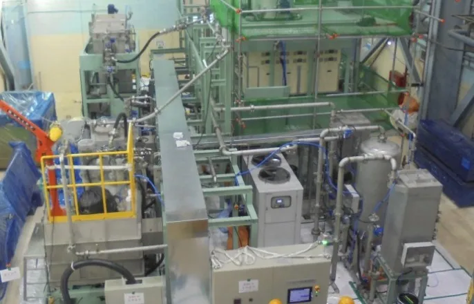 노란 수영복에 섹시한 몸매 어필하는 존예 처자