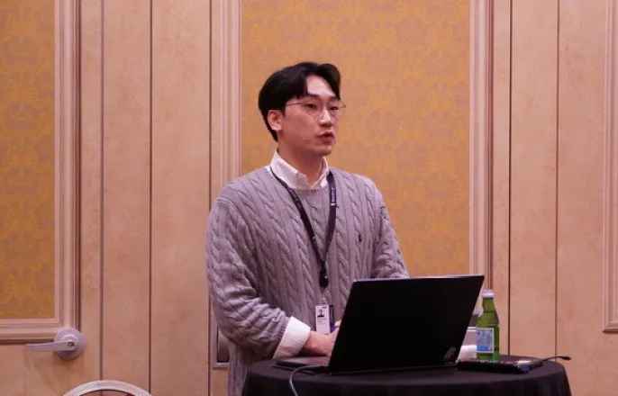 노란 수영복에 섹시한 몸매 어필하는 존예 처자