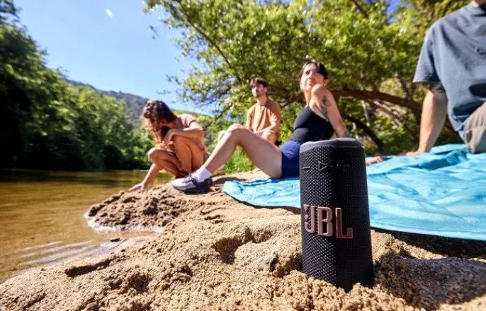 노란 수영복에 섹시한 몸매 어필하는 존예 처자