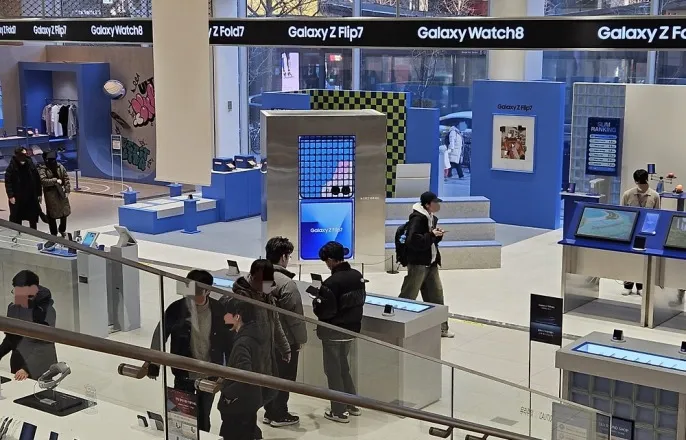 노란 수영복에 섹시한 몸매 어필하는 존예 처자