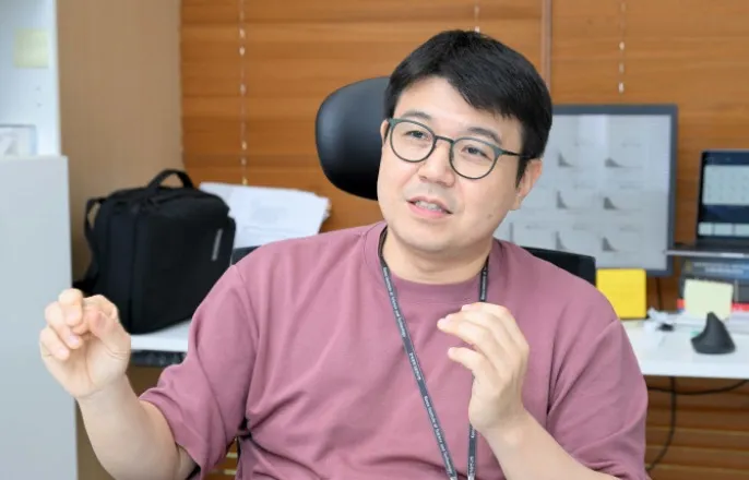 노란 수영복에 섹시한 몸매 어필하는 존예 처자