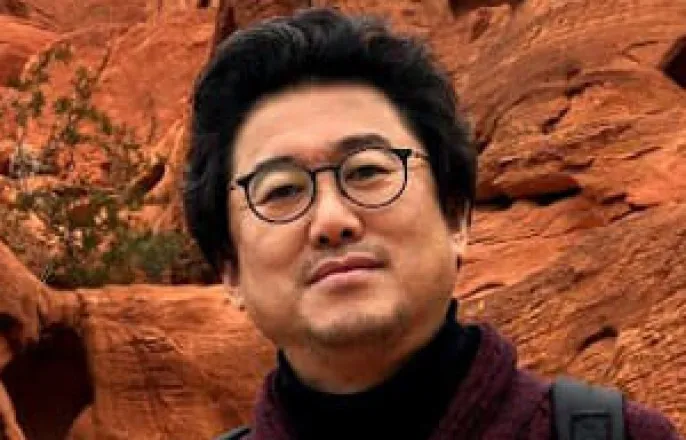 노란 수영복에 섹시한 몸매 어필하는 존예 처자