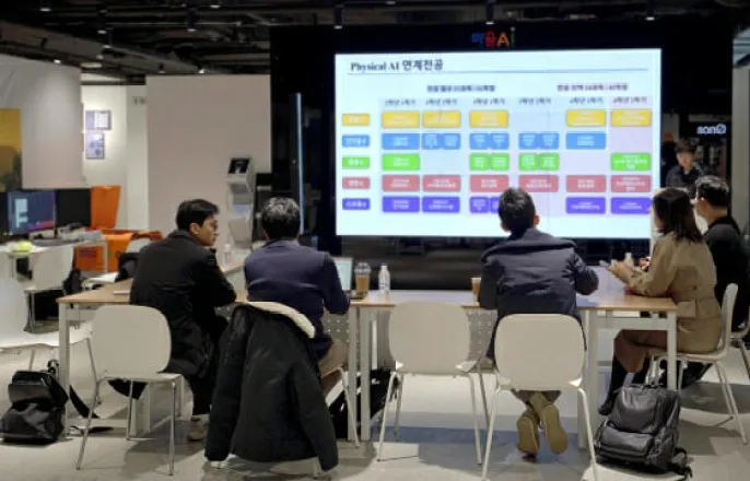 노란 수영복에 섹시한 몸매 어필하는 존예 처자