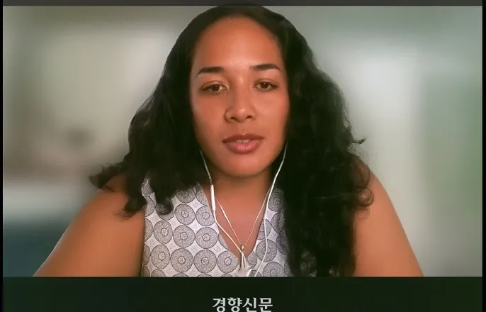 노란 수영복에 섹시한 몸매 어필하는 존예 처자