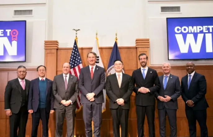 노란 수영복에 섹시한 몸매 어필하는 존예 처자