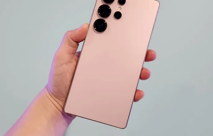 노란 수영복에 섹시한 몸매 어필하는 존예 처자