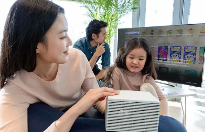 노란 수영복에 섹시한 몸매 어필하는 존예 처자