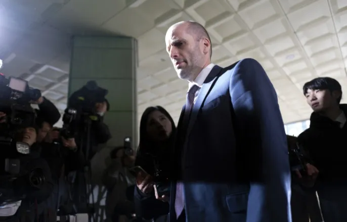 노란 수영복에 섹시한 몸매 어필하는 존예 처자