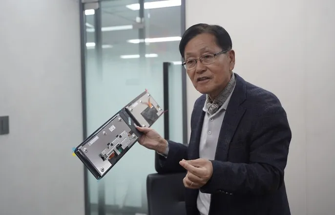 노란 수영복에 섹시한 몸매 어필하는 존예 처자