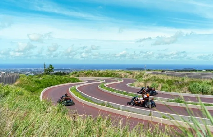 노란 수영복에 섹시한 몸매 어필하는 존예 처자