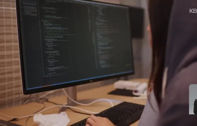 노란 수영복에 섹시한 몸매 어필하는 존예 처자