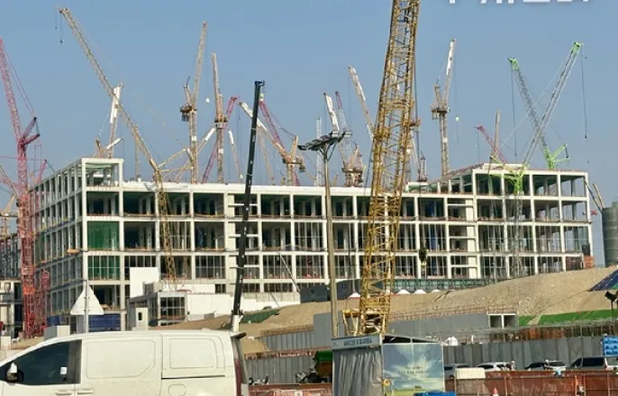 노란 수영복에 섹시한 몸매 어필하는 존예 처자