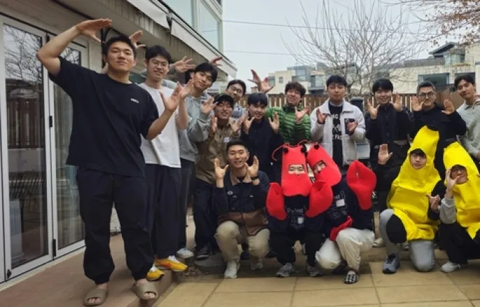 노란 수영복에 섹시한 몸매 어필하는 존예 처자