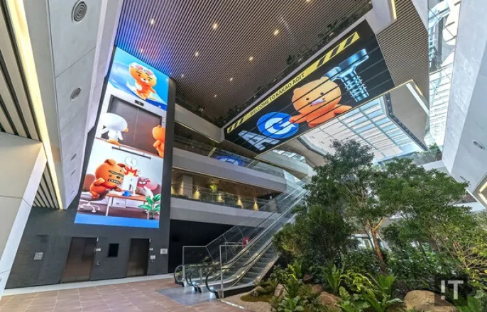 노란 수영복에 섹시한 몸매 어필하는 존예 처자