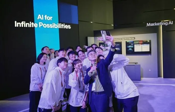 노란 수영복에 섹시한 몸매 어필하는 존예 처자