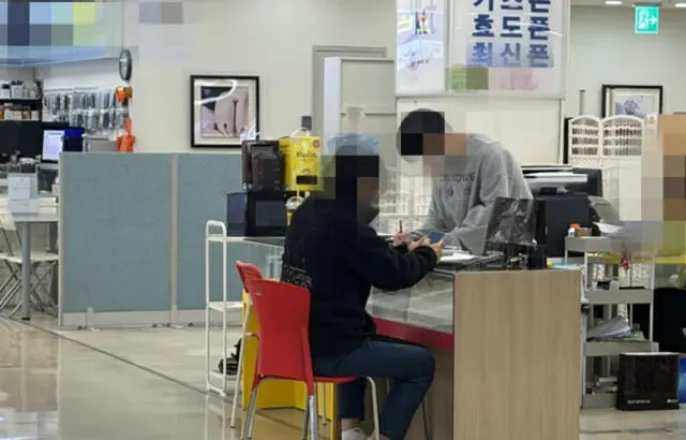 노란 수영복에 섹시한 몸매 어필하는 존예 처자