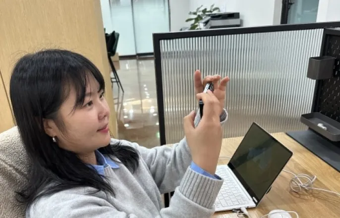 노란 수영복에 섹시한 몸매 어필하는 존예 처자