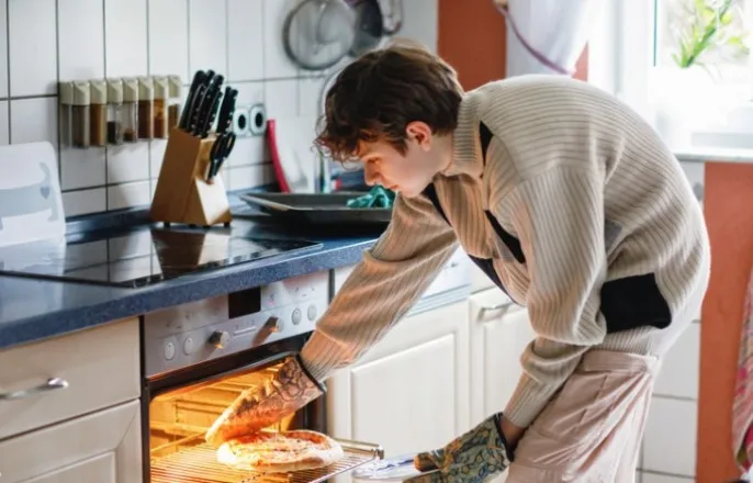 노란 수영복에 섹시한 몸매 어필하는 존예 처자