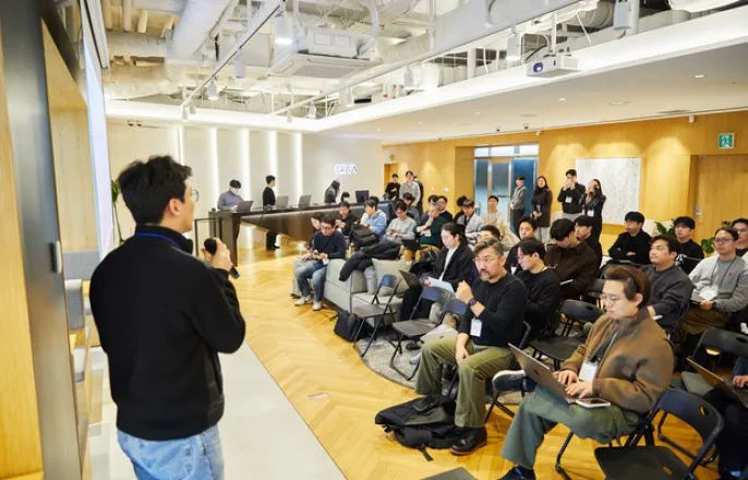 노란 수영복에 섹시한 몸매 어필하는 존예 처자