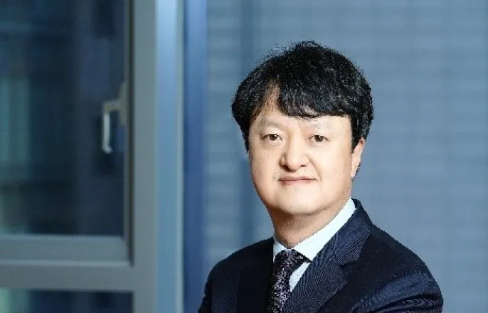 노란 수영복에 섹시한 몸매 어필하는 존예 처자