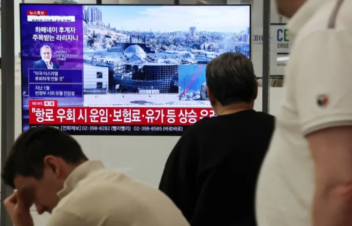 노란 수영복에 섹시한 몸매 어필하는 존예 처자