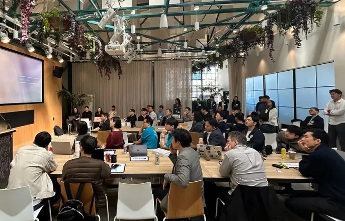 노란 수영복에 섹시한 몸매 어필하는 존예 처자