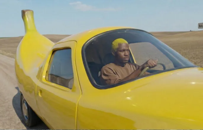 노란 수영복에 섹시한 몸매 어필하는 존예 처자