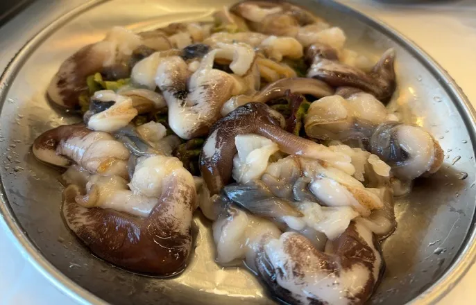 노란 수영복에 섹시한 몸매 어필하는 존예 처자