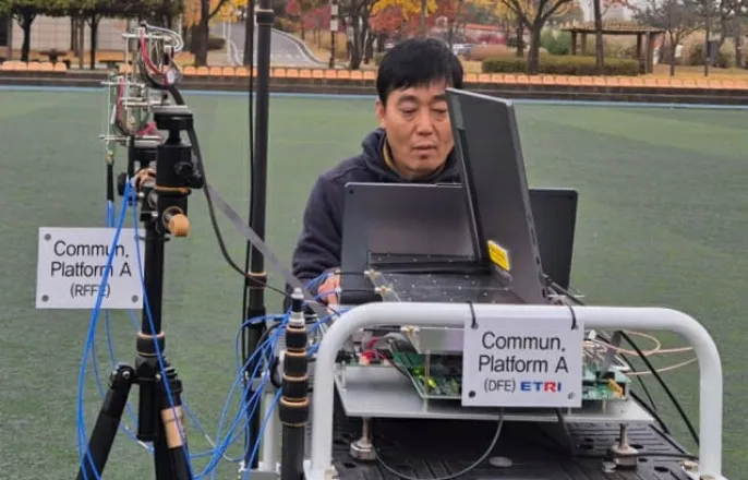 노란 수영복에 섹시한 몸매 어필하는 존예 처자