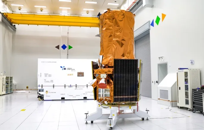 노란 수영복에 섹시한 몸매 어필하는 존예 처자