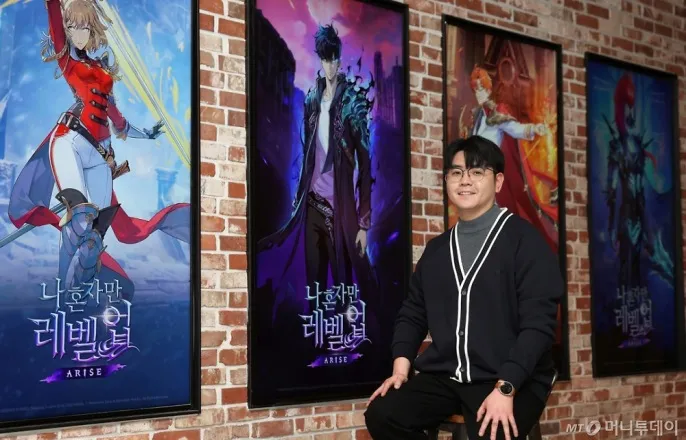 노란 수영복에 섹시한 몸매 어필하는 존예 처자