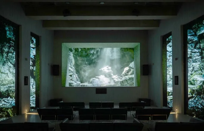 노란 수영복에 섹시한 몸매 어필하는 존예 처자