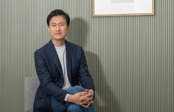 노란 수영복에 섹시한 몸매 어필하는 존예 처자