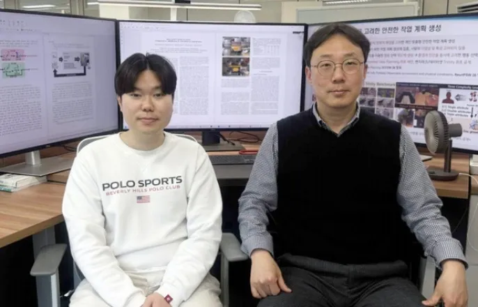 노란 수영복에 섹시한 몸매 어필하는 존예 처자