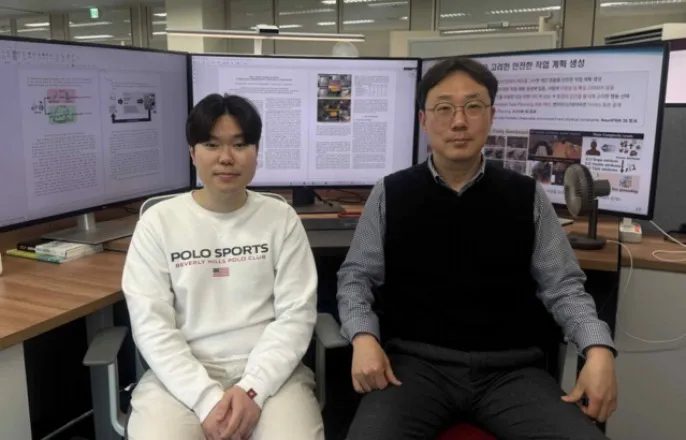 노란 수영복에 섹시한 몸매 어필하는 존예 처자