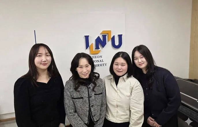 노란 수영복에 섹시한 몸매 어필하는 존예 처자