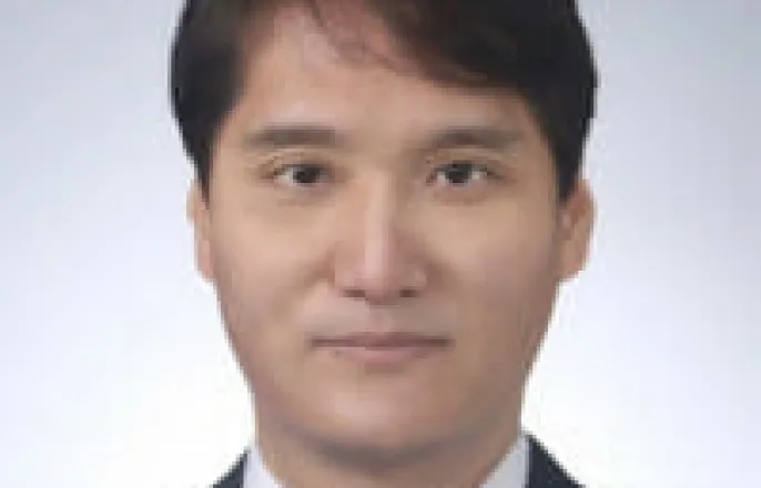 노란 수영복에 섹시한 몸매 어필하는 존예 처자