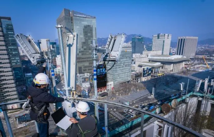 노란 수영복에 섹시한 몸매 어필하는 존예 처자